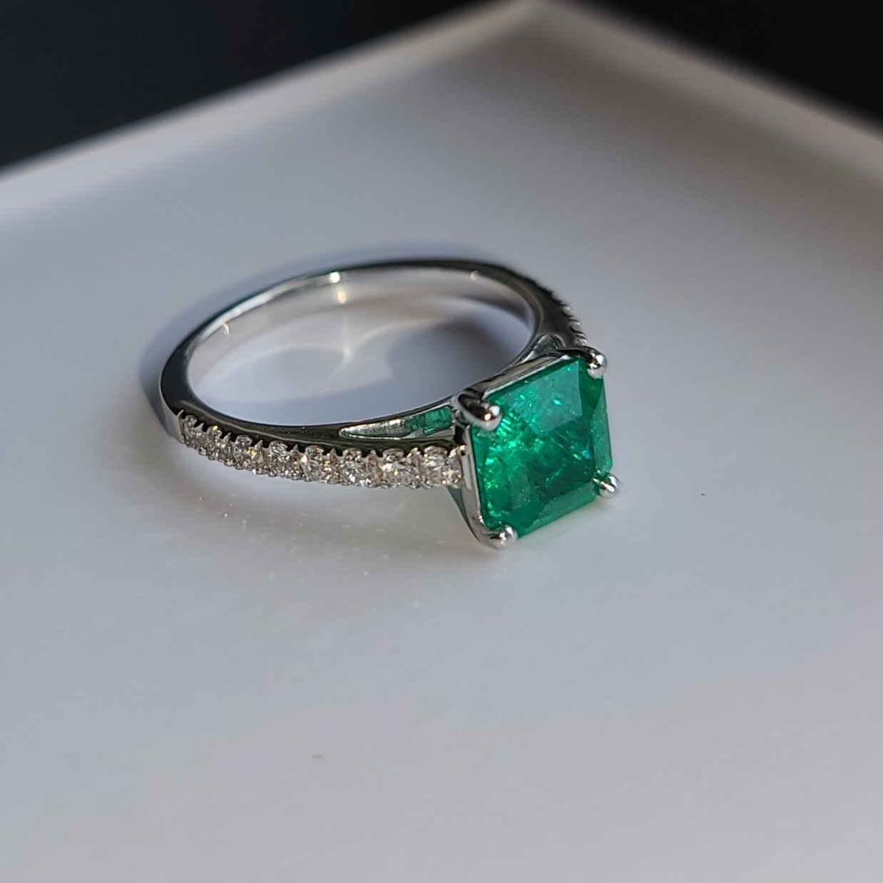 Emerald ring Sq.Emerald cut 1.57 ct